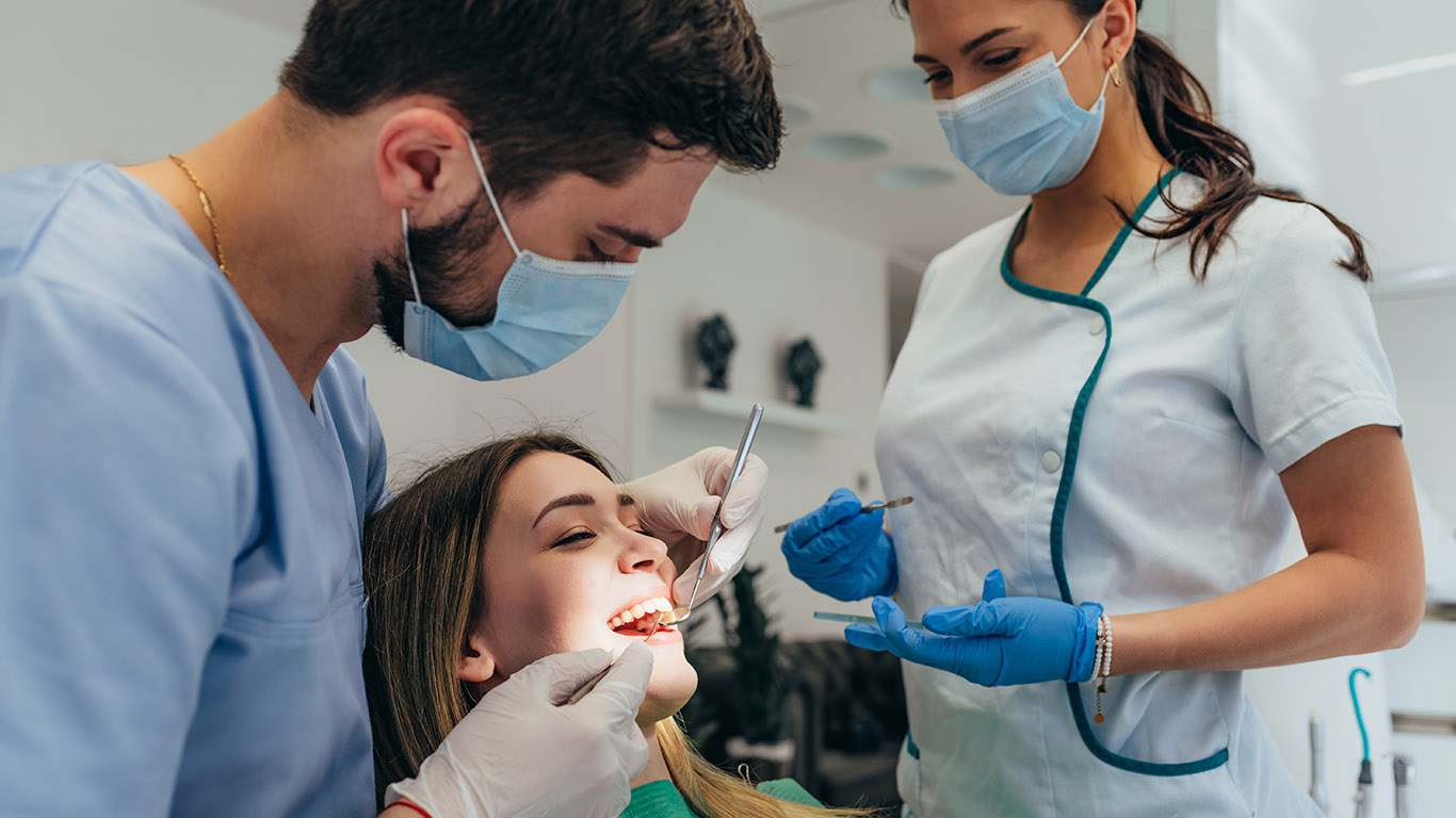 Chỉnh Nha Invisalign: Nụ Cười Hoàn Hảo Không Cần Mắc Cài